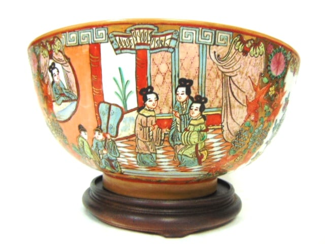 ANTIQUE CHINESE PORCELAIN FAMILLE ROSE MEDALLION BOWL: A VINTAGE ANTIQUE HAND PAINTED CHINESE PORCELAIN FAMILLE ROSE MEDALLION BOWL THAT MEASURES 7 3/8" TALL BY 16" WIDE. NOT SURE HOW OLD IT IS BUT IF I WERE TO GUESS I WOULD SAY SOME TIME FROM AROUND THE 