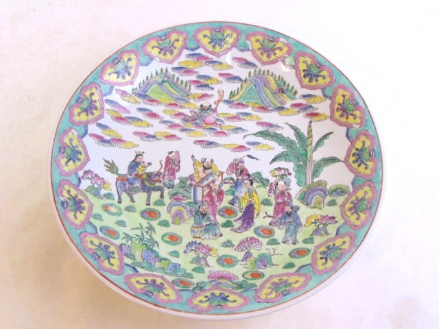 DECORATIVE FLORAL CHINESE PORCELAIN CHARGER BOWL: A BEAUTIFUL AND DECORATIVE CHINESE PORCELAIN CENTERPIECE CHARGER BOWL THAT MEASURES 16" IN DIAMETER BY 3" TALL. AS YOU CAN SEE THERE ARE SOME SPOTS WHERE THE PAINT IS MISSING. PIECE HAS RAISED PAINT W