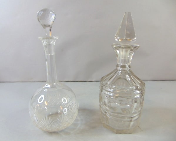 Lot of Vintage Pressed Glass Liquor/ Wine Decanters: LOT OF VINTAGE ANTIQUE PRESSED GLASS LIQUOR / WINE DECANTERS. ONE MEASURES 11 7/8" TALL BY 5" WIDE THE OTHER MESURES 11 1/2" TALL BY 4 1/4 WIDE. SQUARED DECANTER HAS SMALL CHIPS AND THE OTHER ONE HAS 