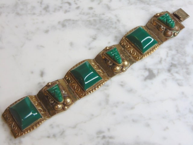 Womens Vintage Sterling Silver Aventurine Bracelet: FOR SALE IS A LOVELY VINTAGE ESTATE STERLING SILVER AVENTURINE STONE BRACELET THAT MEASURES 7 1/2" LONG BY 1 1/8" WIDE AND WEIGHS 68.8g. NOT SURE IF STONES ARE REAL OR MAN MADE. THIS WOULD MAKE A LOVE