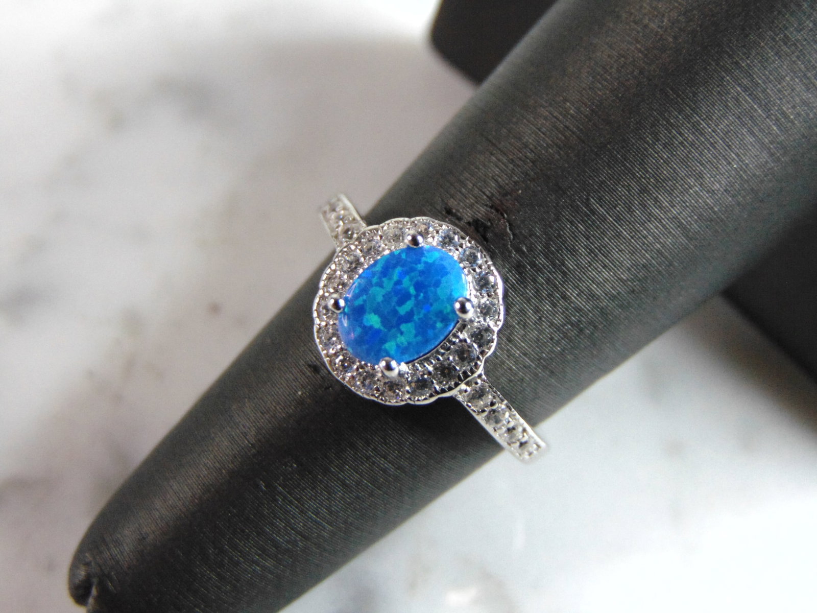 Womens Sterling Silver Modernist Opal Ring: A WOMENS STERLING SILVER MODERNIST OPAL RING. THE RING IS A SIZE 6.25 AND WEIGHS 2.3g. THE RING MAKES A BEAUTIFUL GIFT FOR THAT SOMEONE SPECIAL. ANY OTHER QUESTIONS, PLEASE ASK. BE SURE TO CHECK OUT S