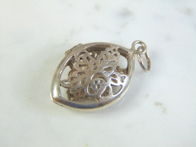 Womens Sterling Silver Locket Pendant (1 of 4)