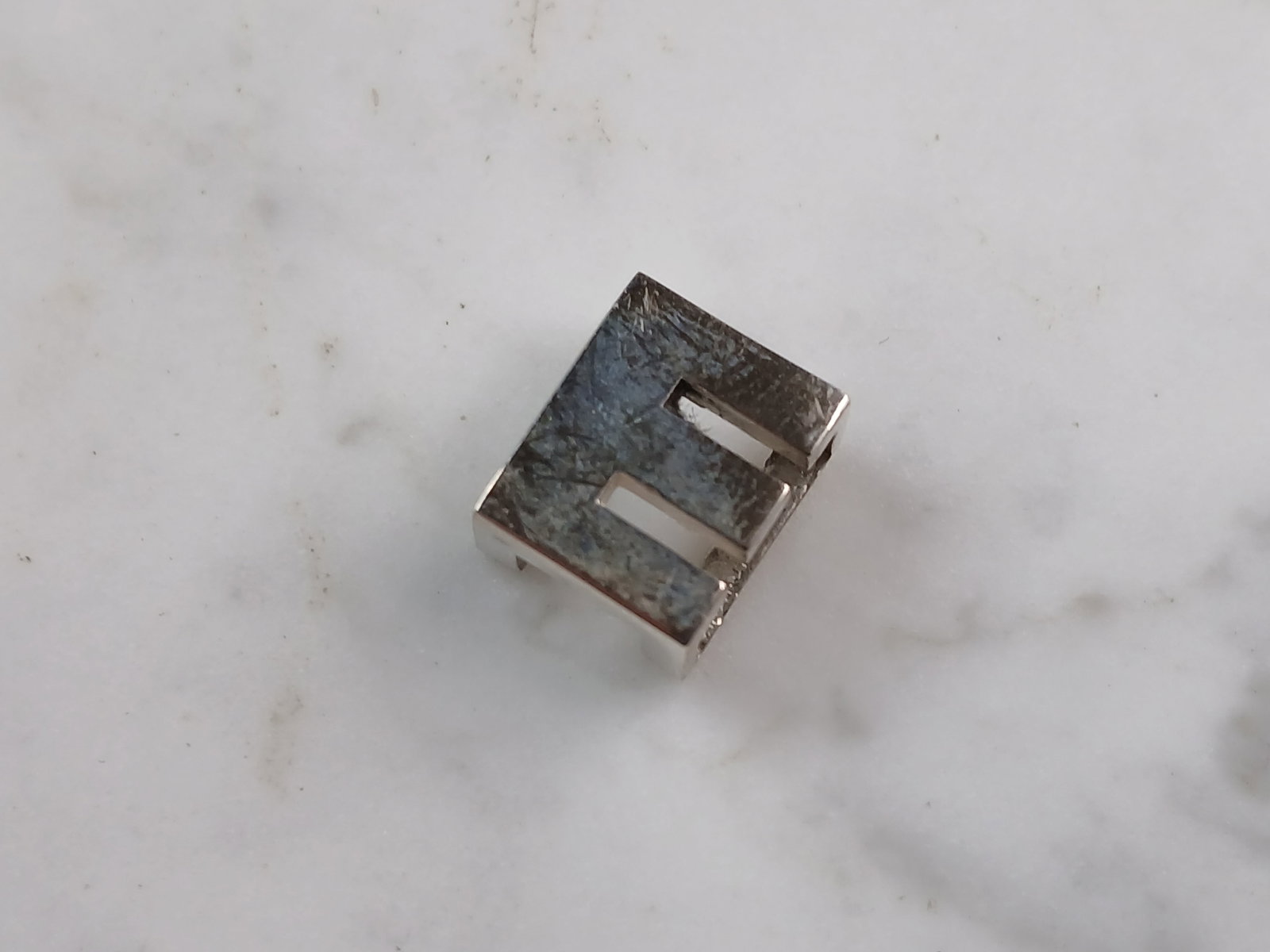 Womens Sterling Silver Initial Block Letter " E " Pendant: A WOMENS STERLING SILVER INITIAL BLOCK LETTER "E" PENDANT. PENDANT WEIGHS 3.6g AND MEASURES 1/2" LONG, BY 1/2" WIDE, BY 1/4" THICK. MAKES A GREAT GIFT FOR THAT SOMEONE SPECIAL. ANY QUESTIONS, PLEASE A