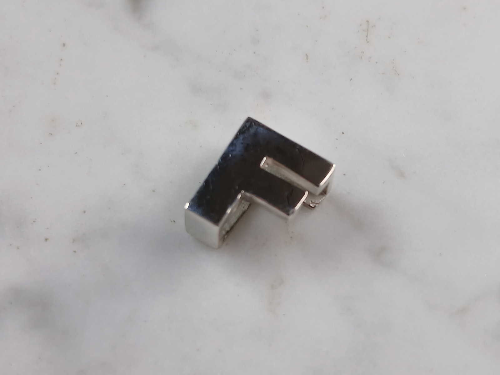 Womens Sterling Silver Initial Block Letter " F " Pendant: A WOMENS STERLING SILVER INITIAL BLOCK LETTER "F" PENDANT. PENDANT WEIGHS 3.5g AND MEASURES 1/2" LONG, BY 3/8" WIDE, BY 1/4" THICK. MAKES A GREAT GIFT FOR THAT SOMEONE SPECIAL. ANY QUESTIONS, PLEASE A