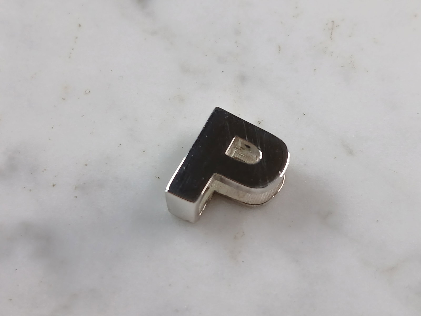 Womens Sterling Silver Initial Block Letter " P " Pendant: A WOMENS STERLING SILVER INITIAL BLOCK LETTER "P" PENDANT. PENDANT WEIGHS 3.9g AND MEASURES 1/2" LONG, BY 1/2" WIDE, BY 1/4" THICK. MAKES A GREAT GIFT FOR THAT SOMEONE SPECIAL. ANY QUESTIONS, PLEASE A
