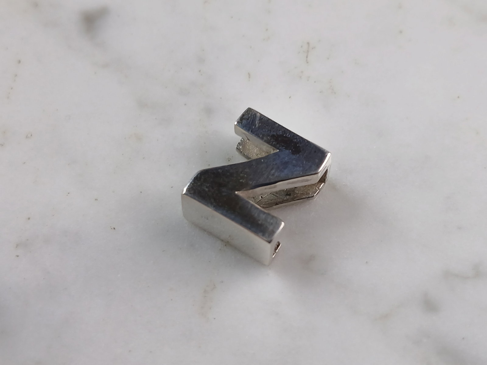 Womens Sterling Silver Initial Block Letter " Z " Pendant: A WOMENS STERLING SILVER INITIAL BLOCK LETTER "Z" PENDANT. PENDANT WEIGHS 4.5g AND MEASURES 1/2" LONG, BY 1/2" WIDE, BY 1/4" THICK. MAKES A GREAT GIFT FOR THAT SOMEONE SPECIAL. ANY QUESTIONS, PLEASE A