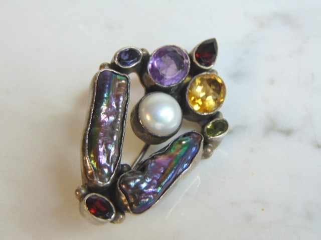 Womens Vintage Sterling Silver Multi Stone Brooch: FOR SALE IS THIS LOVELY VINTAGE ESTATE STERLING SILVER MULTI STONE BROOCH. THE TOTAL WEIGHT OF THE BROOCH IS 17.5g. THE BROOCH MEASURES 2" LONG BY 1 1/4" WIDE. MAKES A GREAT GIFT FOR THAT SPECIAL SOME