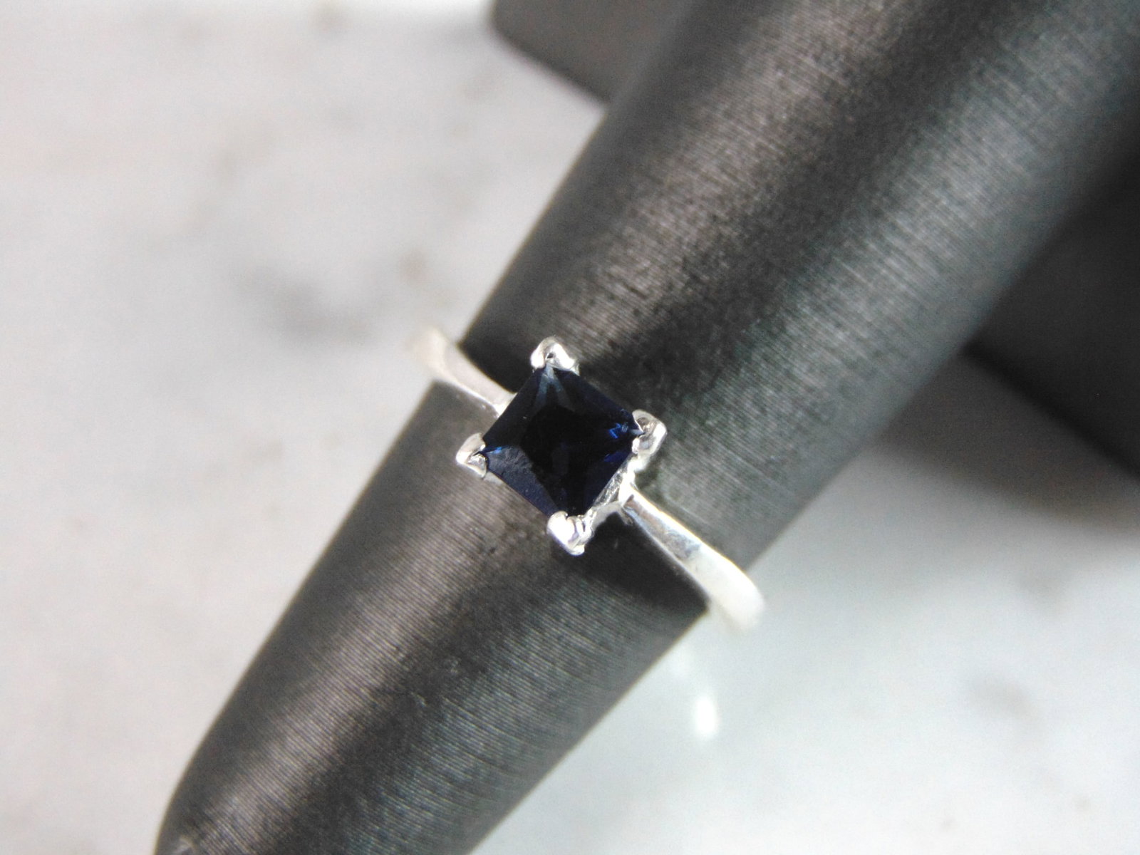 Womens Sterling Silver Ring w/ Sapphire Colored Stone: FOR SALE IS THIS WONDERFUL WOMENS STERLING SILVER RING WITH A SAPPHIRE COLORED STONE. NOT SURE IF THE STONE IS NATURAL OR MAN MADE. THE RING WEIGHS 3.1g. THE SIZE OF THE RING IS A 5.5. ANY QUESTIONS P