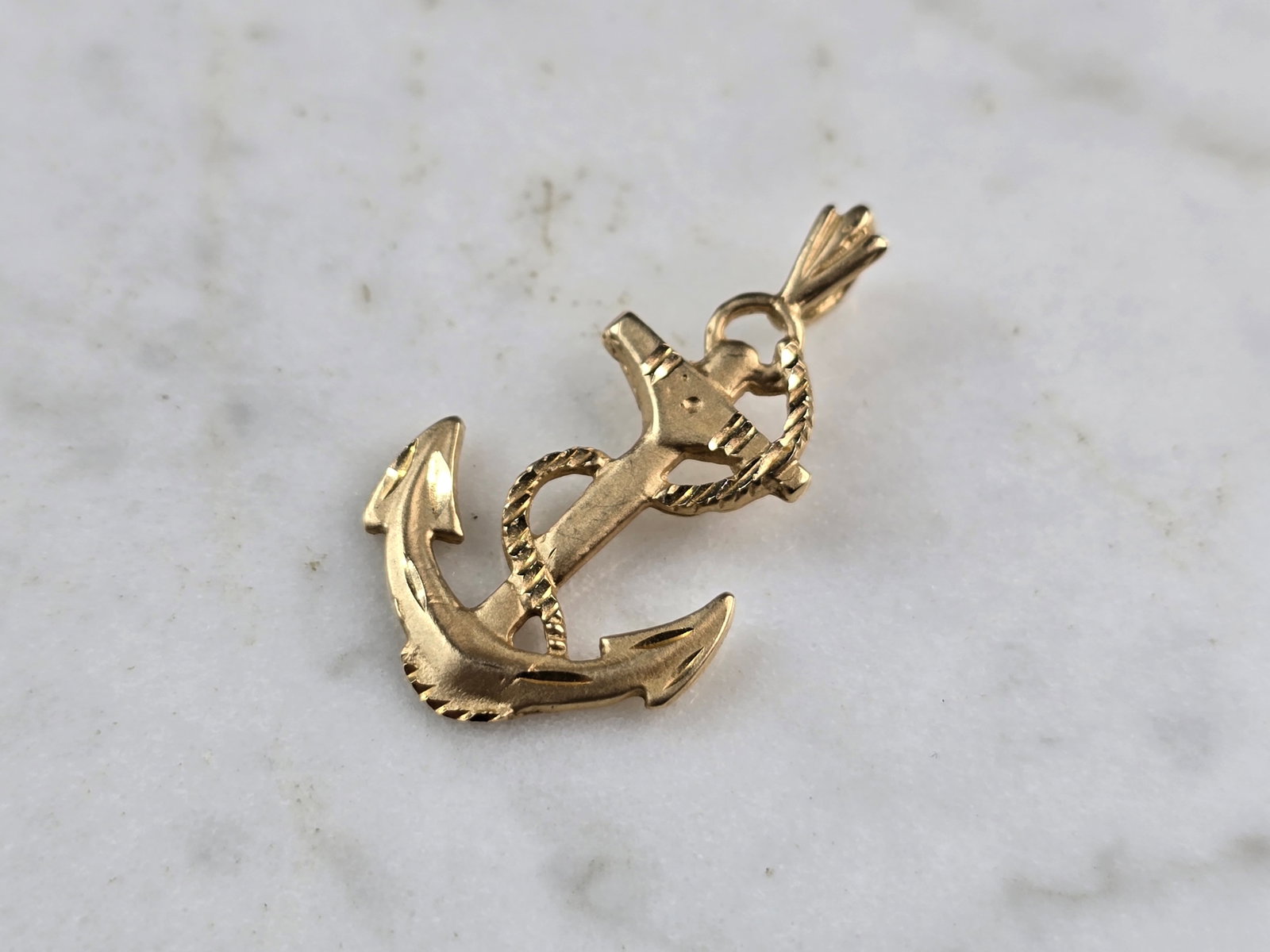 Vintage Estate 14K Yellow Gold Maritime Anchor Pendant: A VINTAGE ESTATE 14K YELLOW GOLD MARITIME ANCHOR PENDANT. THE PENDANT WEIGHS 1.3g, AND MEASURES 1" LONG BY 5/8" WIDE. MAKES A GREAT GIFT FOR THAT SOMEONE SPECIAL. ANY QUESTIONS, PLEASE ASK. BE SURE TO
