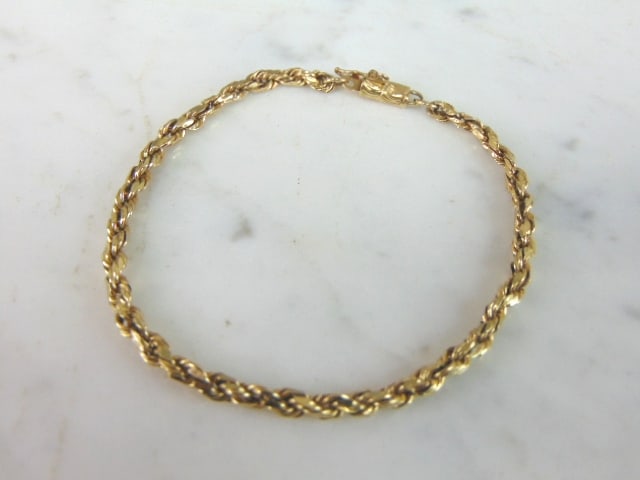 Vintage Estate 14K Yellow Gold Rope Bracelet: A VINTAGE ESTATE 14K YELLOW GOLD ROPE BRACELET. THE BRACELET MEASURES 7 1/2" LONG BY 1/8" WIDE, AND WEIGHS 3.8g. THIS WOULD MAKE A LOVELY GIFT AND IS A GREAT VALUE FOR THE MONEY. IF ANY OTHER QUESTION