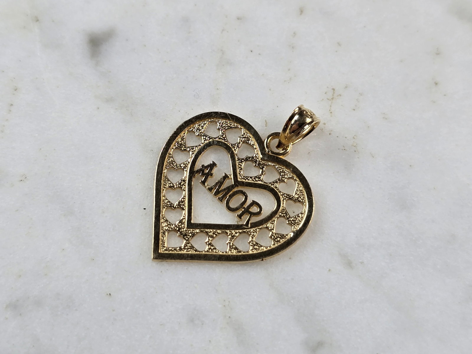 Womens Vintage Estate 14k Gold Love " Amor " Heart Pendant: A WOMENS VINTAGE ESTATE 14K GOLD HEART "AMOR" PENDANT. THE TOTAL WEIGHT IS 1.0g. THE PENDANT MEASURES 7/8" LONG BY 3/4" WIDE. PENDANT IS MARKED ON THE BALE. MAKES A GREAT GIFT FOR THAT SOMEONE SPECIAL