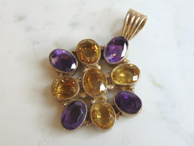 Womens Vintage Sterling Silver Multi Stone Pendant: A WOMENS VINTAGE ESTATE STERLING SILVER MULTI STONE PENDANT. NOT SURE IF STONES ARE REAL OR MAN MADE. PENDANT WEIGHS 25.7g AND PENDANT MEASURES 2 1/4" LONG BY 1 5/8" WIDE. MAKES A GREAT GIFT FOR THAT 