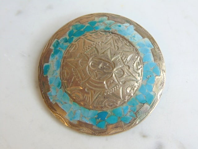Womens Sterling Silver Mayan Brooch w/ Turquoise: FOR SALE IS A LOVELY FINE STERLING SILVER MAYAN BROOCH W/ TURQUOISE STONE. NOT SURE IF STONE IS REAL OR MAN MADE. THE BROOCH MEASURES 2" IN DIAMETER , AND WEIGHS 19.3g. ANY OTHER QUESTIONS, PLEASE DON