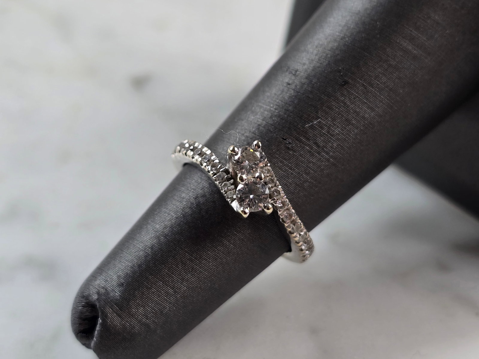 Womens Vintage Estate 14k White Gold Diamond Engagement Bypass Ring: AN EXQUISITE WOMEN'S VINTAGE ESTATE 14K WHITE GOLD DIAMOND ENGAGEMENT BYPASS RING. THE RING WEIGHS 3.2g, AND IS A SIZE 4.75. THE WIDTH OF THE RING IS 1/4". THE TWO CENTER DIAMONDS ARE ABOUT .07cts EAC
