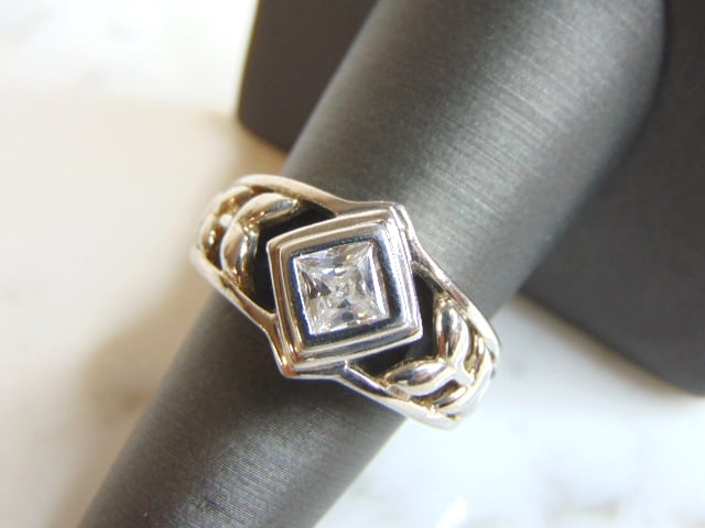 Womens Vintage Estate Sterling Silver CZ Ring: A WOMENS VINTAGE ESTATE STERLING SILVER RING WITH CZ STONE. THE RING SIZE IS A 7.5, AND WEIGHS 7.5g. THIS WOULD MAKE A NICE GIFT FOR THAT SOMEONE SPECIAL. ANY QUESTIONS PLEASE DO NOT HESITATE TO ASK. 