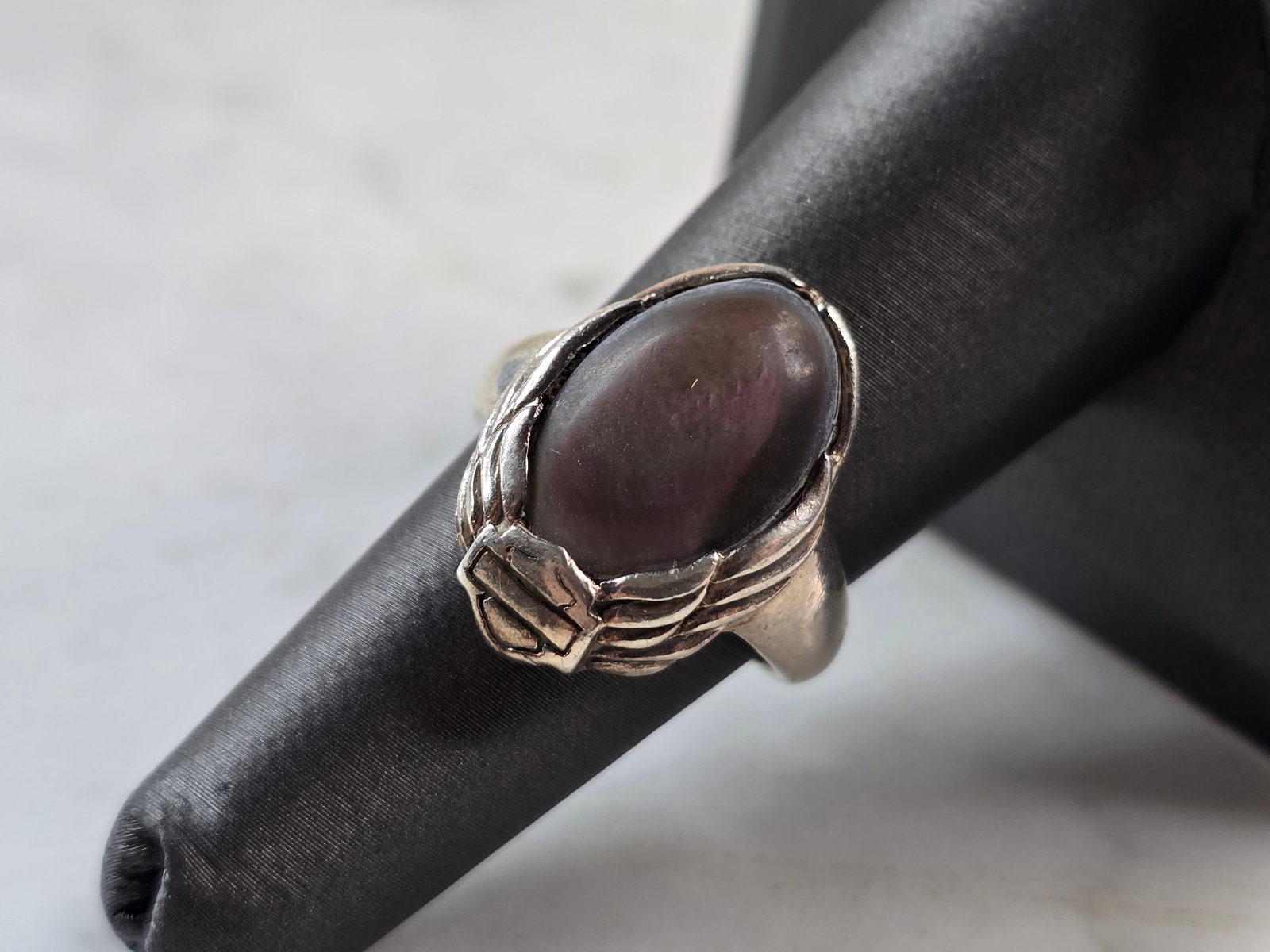 Womens Sterling Silver Abalone Harley Davidson Motorcycle Ring: A WOMENS VINTAGE ESTATE STERLING SILVER ABALONE HARLEY DAVIDSON MOTORCYCLE RING. THE TOTAL WEIGHT IS 8.7g. THE SIZE OF THE RING IS A 7.25. THE LENGTH OF THE RING IS 3/4". RING IS MARKED ON THE INSIDE 