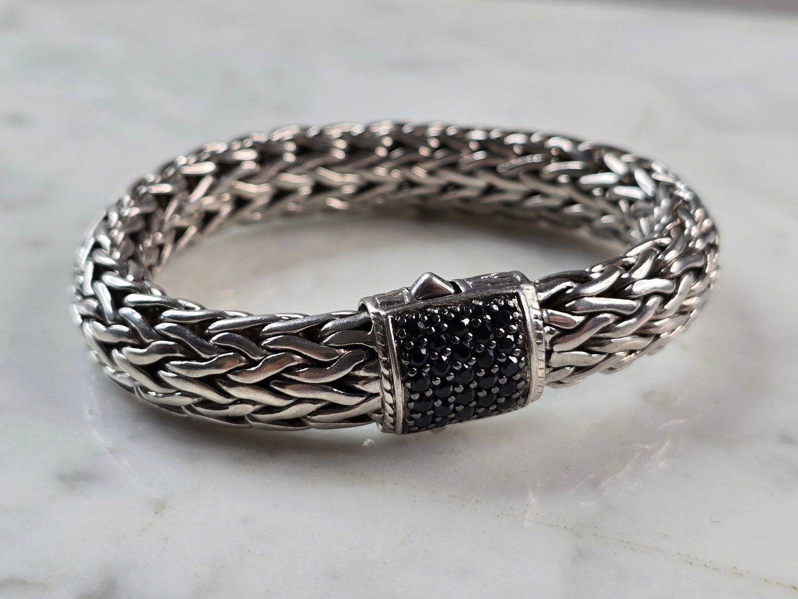 Womens John Hardy Sterling Silver Black Sapphire Bracelet: A WOMENS STERLING SILVER BRACELET WITH BLACK SAPPHIRES THAT WAS MADE BY JOHN HARDY. BRACELET IS ABOUT 7 1/4" LONG BY 1/2" WIDE, AND WEIGHS 77.4g. WOULD MAKE A LOVELY GIFT FOR THAT SOMEONE SPECIAL. BE 