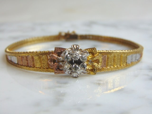 Womens Vintage Gold Tone Sterling Silver Bracelet: A WOMENS VINTAGE ESTATE GOLD TONE STERLING SILVER BRACELET THAT MEASURES 7 1/2" LONG BY 1/2" WIDE AND WEIGHS 13.8g. ANY QUESTIONS PLEASE DO NOT HESITATE TO ASK. BE SURE TO CHECK OUT SOME OF OUR OTHER 