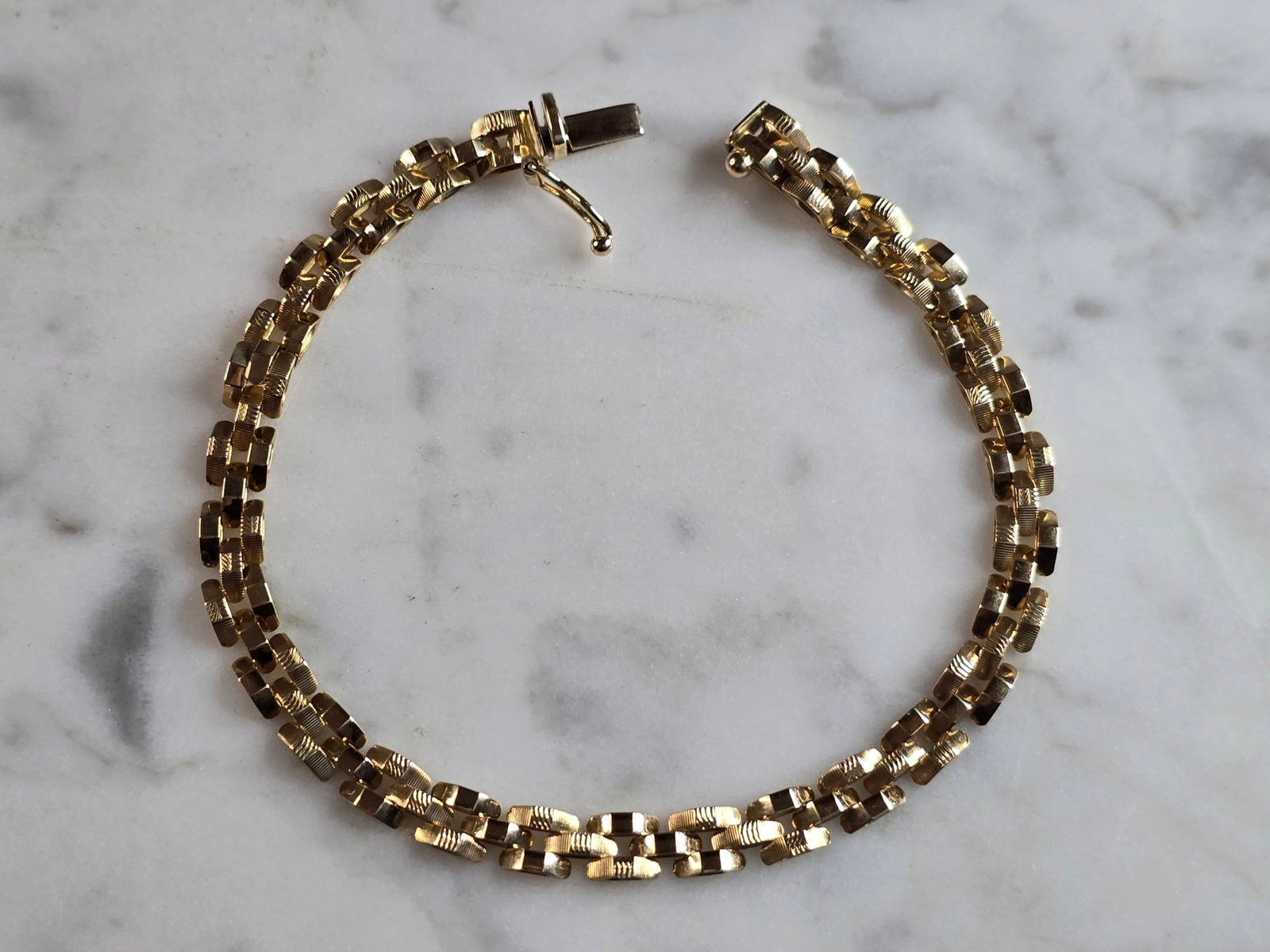 Womens Vintage Estate 14K Yellow Gold Italian Bracelet: A WOMENS VINTAGE ESTATE 14K YELLOW GOLD ITALIAN BRACELET THAT WEIGHS 8.3g. THE BRACELET MEASURES ABOUT 7 3/8" LONG 1/4" WIDE. BRACELET IS MARKED NEAR THE CLASP," 14K, ITALY". ANY QUESTIONS PLEASE ASK.