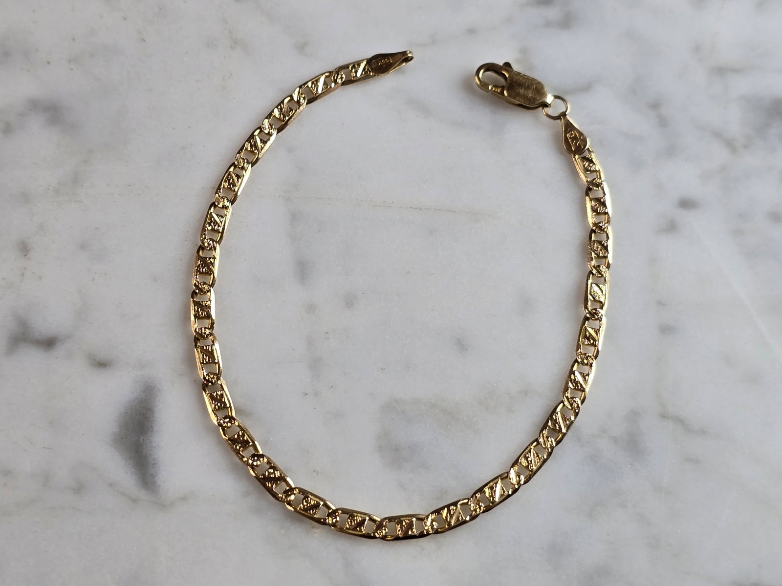 Womens Vintage Estate 14K Yellow Gold Italian Bracelet: A WOMENS VINTAGE ESTATE 14K YELLOW GOLD ITALIAN BRACELET. THE BRACELET MEASURES ABOUT 7 3/8" LONG 1/8" WIDE, AND WEIGHS 4.8g. BRACELET IS MARKED NEAR THE CLASP," 14K, ITALY". ANY QUESTIONS PLEASE ASK.
