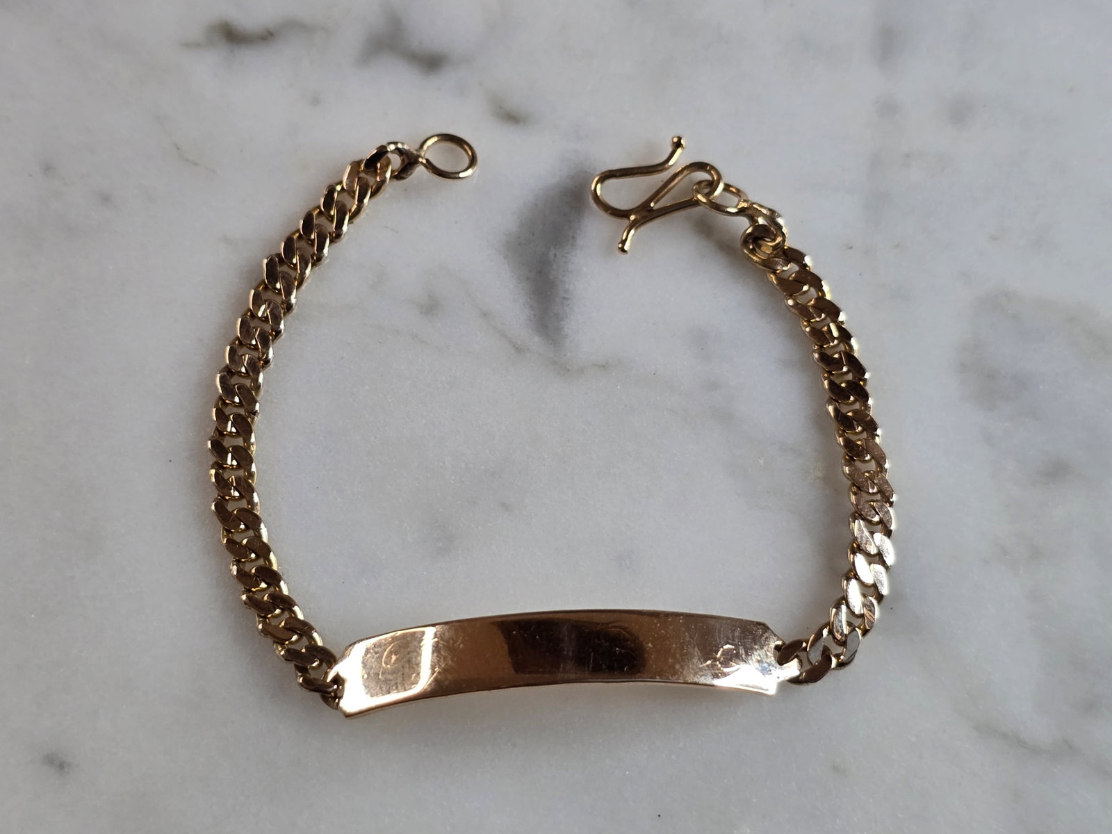 Womens Vintage Estate 14k Yellow Gold ID Bracelet: A WOMENS VINTAGE ESTATE 14K YELLOW GOLD ID BRACELET. THE BRACELET MEASURES 5 3/8" LONG BY 1/4" AND WEIGHS 4.9g. THE ID BAR MEASURES ABOUT 1 1/8" LONG. BRACELET IS NOT STAMPED, BUT HAS BEEN TESTED AND 