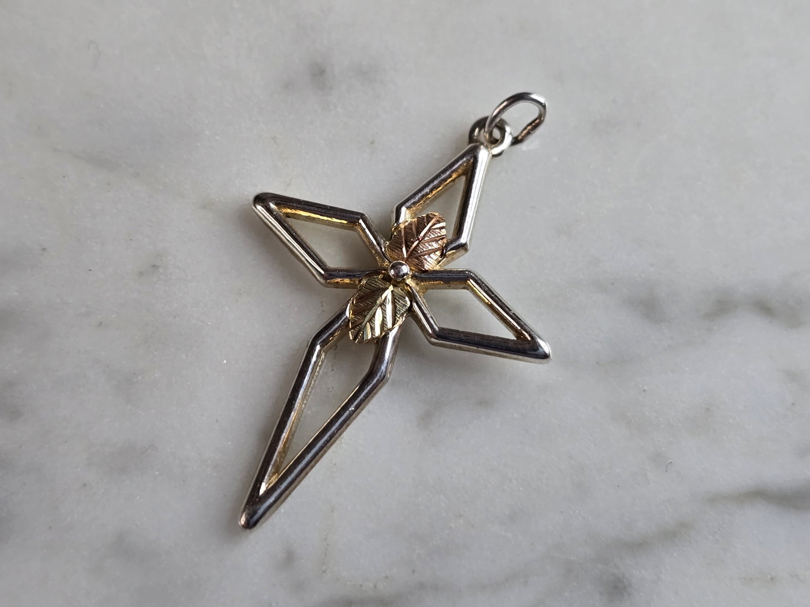 Vintage Sterling Silver & 12K Gold Coleman Religious Cross Pendant: A WOMENS VINTAGE ESTATE STERLING SILVER & 12K GOLD RELIGIOUS CROSS PENDANT, MADE BY COLEMAN CO. THE PENDANT WEIGHS 1.2g AND MEASURES 1 1/4" LONG BY 7/8" WIDE. MAKES A GREAT GIFT FOR THAT SOMEONE SPECI