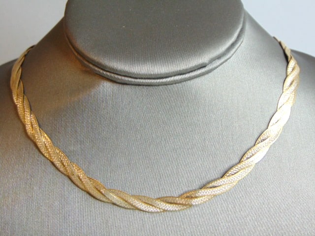 Womens Sterling Silver Gold Tone Braided Necklace: A WOMENS VINTAGE ESTATE STERLING SILVER GOLD TONE BRAIDED NECKLACE . NECKLACE WEIGHS 19.1g AND MEASURES 18" LONG BY 1/4" WIDE. MAKES A GREAT GIFT FOR THAT SOMEONE SPECIAL. ANY QUESTIONS, PLEASE ASK. B