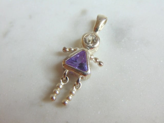 Womens Vintage Estate Sterling Silver Kid Pendant: A WOMENS VINTAGE ESTATE STERLING SILVER KID PENDANT. PENDANT SEEMS TO HAVE AN AMETHYST STONE, NOT SURE IF REAL OR MAN MADE. PENDANT WEIGHS 1.6g AND MEASURES 1 1/8" LONG BY 3/8" WIDE. MAKES A GREAT GIF