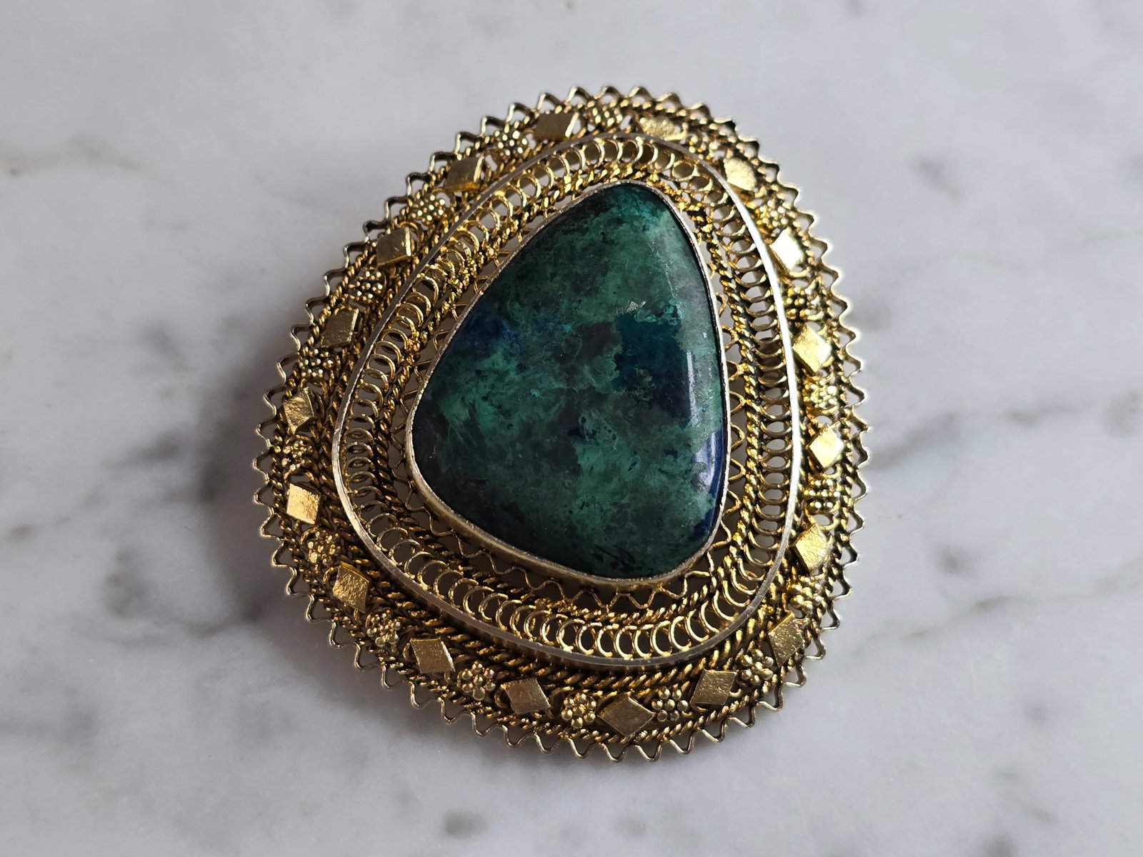 Womens Vintage Estate Sterling Silver Gold Tone Eilat Israel Brooch: A WOMENS VINTAGE ESTATE STERLING SILVER GOLD TONE EILAT BROOCH FROM ISRAEL. THE TOTAL WEIGHT OF THE BROOCH IS 18.2g, AND MEASURES 2" LONG BY 1 3/4" WIDE. MAKES A GREAT GIFT FOR THAT SPECIAL SOMEONE. A