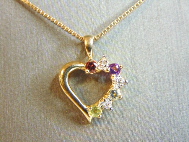 Womens Vintage Sterling Silver Heart Pendant & Necklace: A WOMENS VINTAGE ESTATE STERLING SILVER GOLD TONE MULTI STONE HEART PENDANT WITH NECKLACE. THE PENDANT MEASURES 3/4" LONG BY 5/8" WIDE. NECKLACE MEASURES 18 1/8" LONG. TOGETHER THEY WEIGH 3.5g. THIS W