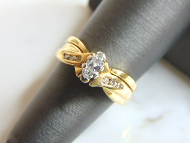 Womens Vintage 14K Yellow Gold Diamond Wedding Ring: FOR SALE IS THIS LOVELY VINTAGE 14K YELLOW GOLD DIAMOND ENGAGEMENT WEDDING RING SET. THERE ARE ABOUT .43cts OF DIAMONDS IN THIS SET. THE TOTAL WEIGHT IS 5.2g, AND IS A SIZE 6.25. ANY QUESTIONS PLEASE 