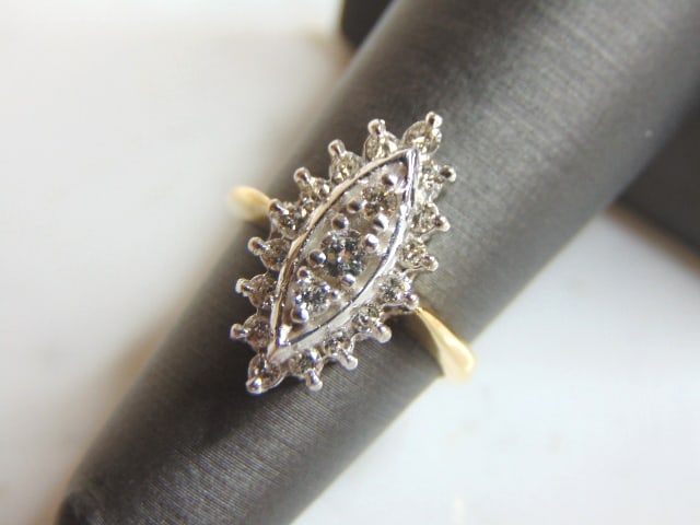 Womens Vintage Estate 14K Yellow Gold Diamond Ring: FOR SALE IS THIS LOVELY WOMENS VINTAGE ESTATE 14K YELLOW GOLD DIAMOND RING. THERE ARE ABOUT .45cts OF DIAMONDS IN THIS RING. THE TOTAL WEIGHT IS 4.3g, AND IS A SIZE 5. ANY QUESTIONS PLEASE DONT HESITA