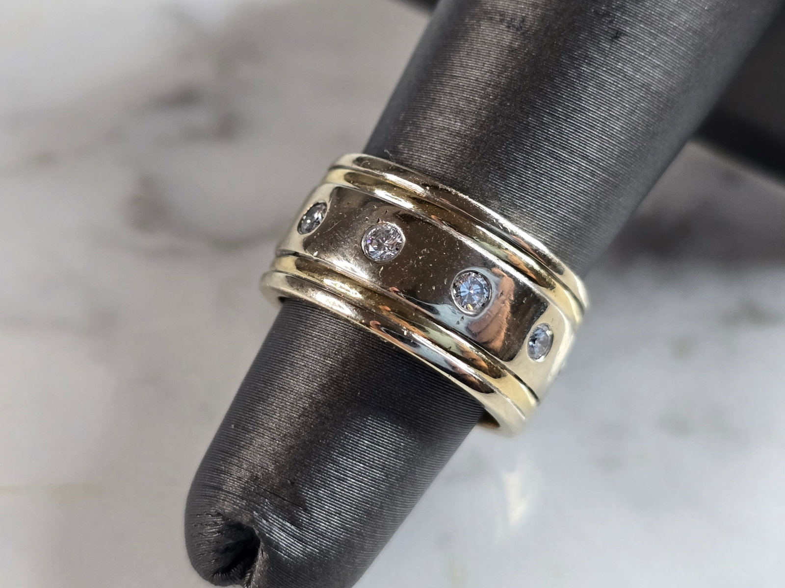 Womens Vintage Estate 18K Yellow & White Gold Diamond Novell Ring: A WOMENS VINTAGE ESTATE 18K YELLOW & WHITE GOLD DIAMOND RING MADE BY NOVELL. THE RING WEIGHS 12.2g, AND IS A SIZE 5.0. THERE ARE ABOUT .40cts OF DIAMONDS. RING MEASURES 3/8" WIDE, AND IS MARKED ON THE