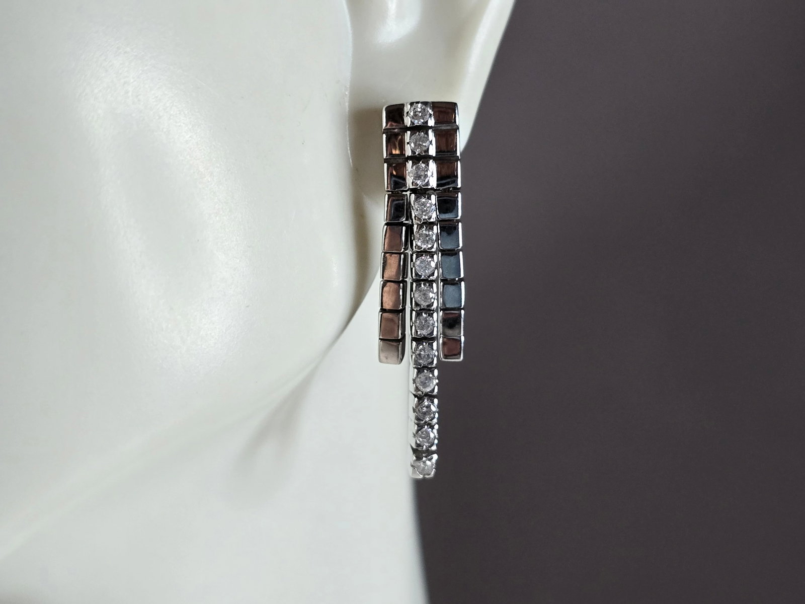 Pr Womens Vintage Estate 14K White Gold Art Deco Diamond Earrings: A PAIR OF WOMENS VINTAGE ESTATE 14K WHITE GOLD ART DECO STYLE DIAMOND EARRINGS WITH APPROXIMATELY .26cts OF DIAMONDS . THE EARRINGS WEIGH 5.7g, AND MEASURE 1 1/8" LONG BY 1/4" WIDE. THIS MAKES A LOVEL