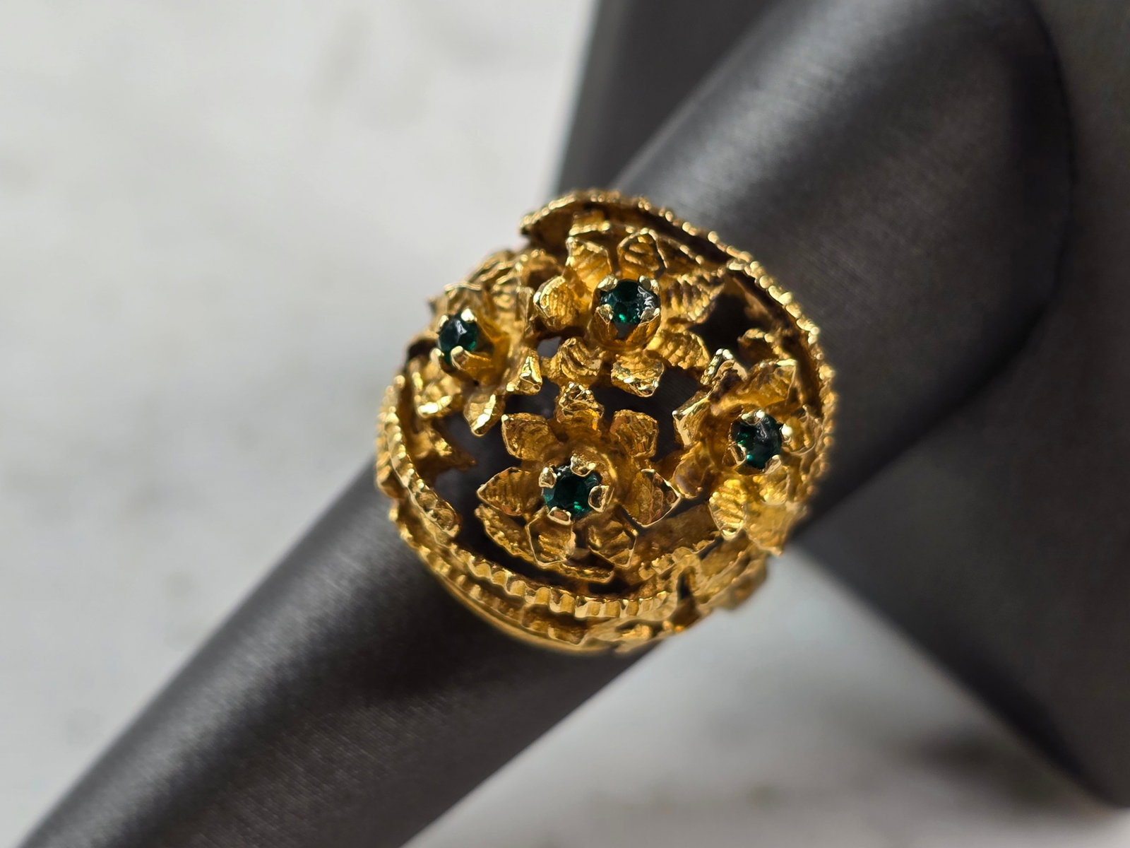 Womens Vintage Estate 18K Yellow Gold Emerald Ring (1 of 6)