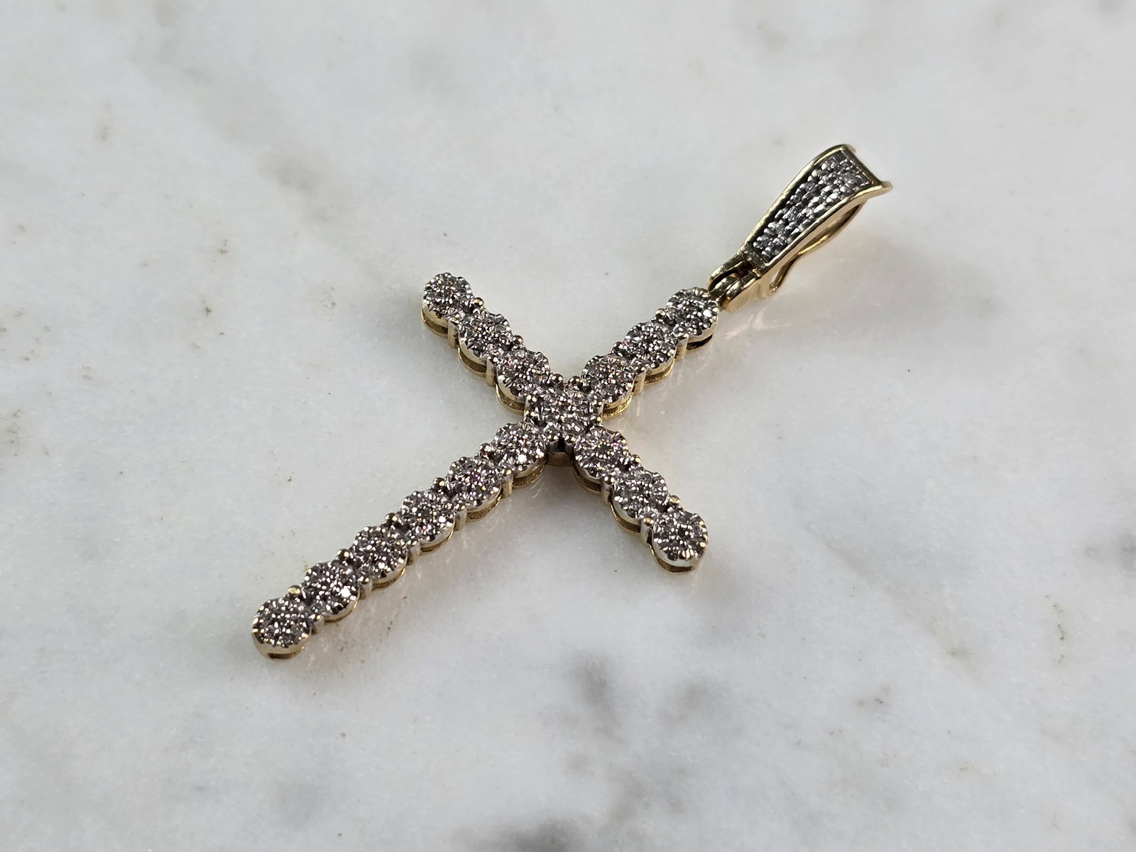 Vintage 10k Yellow Gold Religious Crucifix Cross Diamond Pendant: A VINTAGE ESTATE 10K YELLOW GOLD CROSS PENDANT THAT HAS DIAMOND CHIPS IN IT. PENDANT WEIGHS 2.9g, AND MEASURES 1 3/4" BY 7/8". THERE ARE 124 TINY DIAMONDS IN THE PENDANT. WOULD MAKE A LOVELY GIFT FOR 