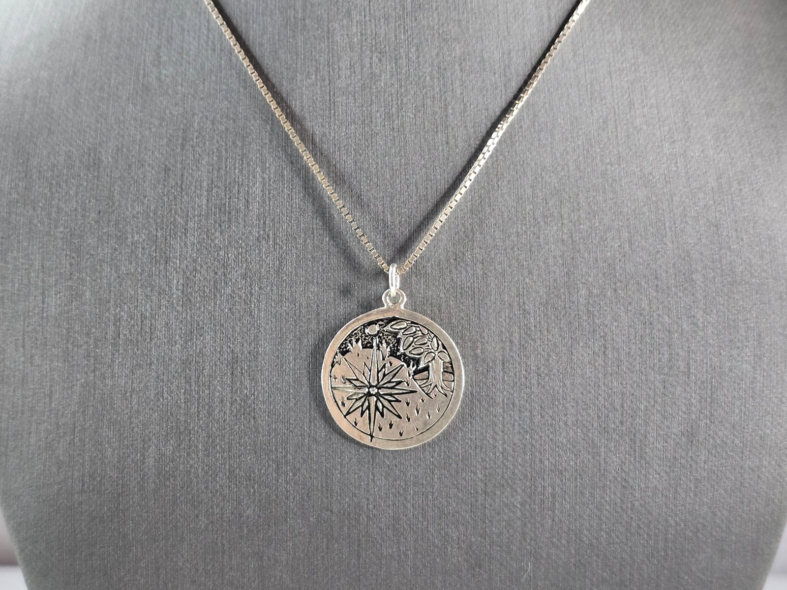 Womens Vintage Sterling Silver Celtic SIDHE Birth Pendant Necklace: A WOMENS VINTAGE ESTATE STERLING SILVER CELTIC SIDHE BIRTH PENDANT WITH NECKLACE . PENDANT WITH NECKLACE WEIGHS 5.3g. THE PENDANT MEASURES 1 1/4" LONG BY 1" WIDE. THE NECKLACE MEASURES 16 1/2" LONG. M