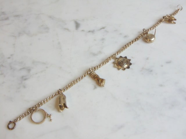 Womens Sterlng Silver Charm Bracelet: A WOMENS VINTAGE ESTATE STERLING SILVER CHARM BRACELET. THE TOTAL WEIGHT IS 15.6g. THE BRACELET MEASURES 8 3/4" LONG BY 1/4"WIDE. ANY QUESTIONS PLEASE DO NOT HESITATE TO ASK. BE SURE TO CHECK OUT SOME