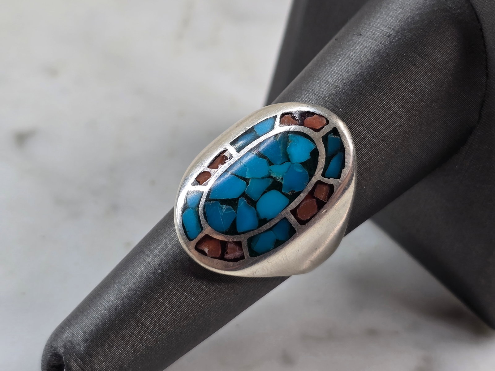 Vintage Estate Sterling Silver Southwestern Turquoise Coral Ring: A MENS OR WOMENS VINTAGE ESTATE STERLING SILVER SOUTHWESTERN TURQUOISE & CORAL RING. THE RING IS A SIZE 7.75 AND WEIGHS 8.8g. RING MEASURES 1" LONG. RING IS MARKED "STERLING". ANY QUESTIONS, PLEASE AS