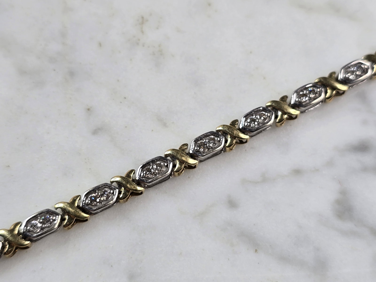 Womens Vintage Estate 10K Gold Diamond Tennis Bracelet: A LOVELY VINTAGE ESTATE 10K YELLOW & WHITE GOLD TENNIS BRACELET. THE BRACELET WEIGHS 7.4g AND MEASURES 7 5/8" LONG BY 3/16" WIDE. THERE ARE 40 SMALL DIAMONDS IN THIS BRACELET. WOULD MAKE A GREAT GIFT 