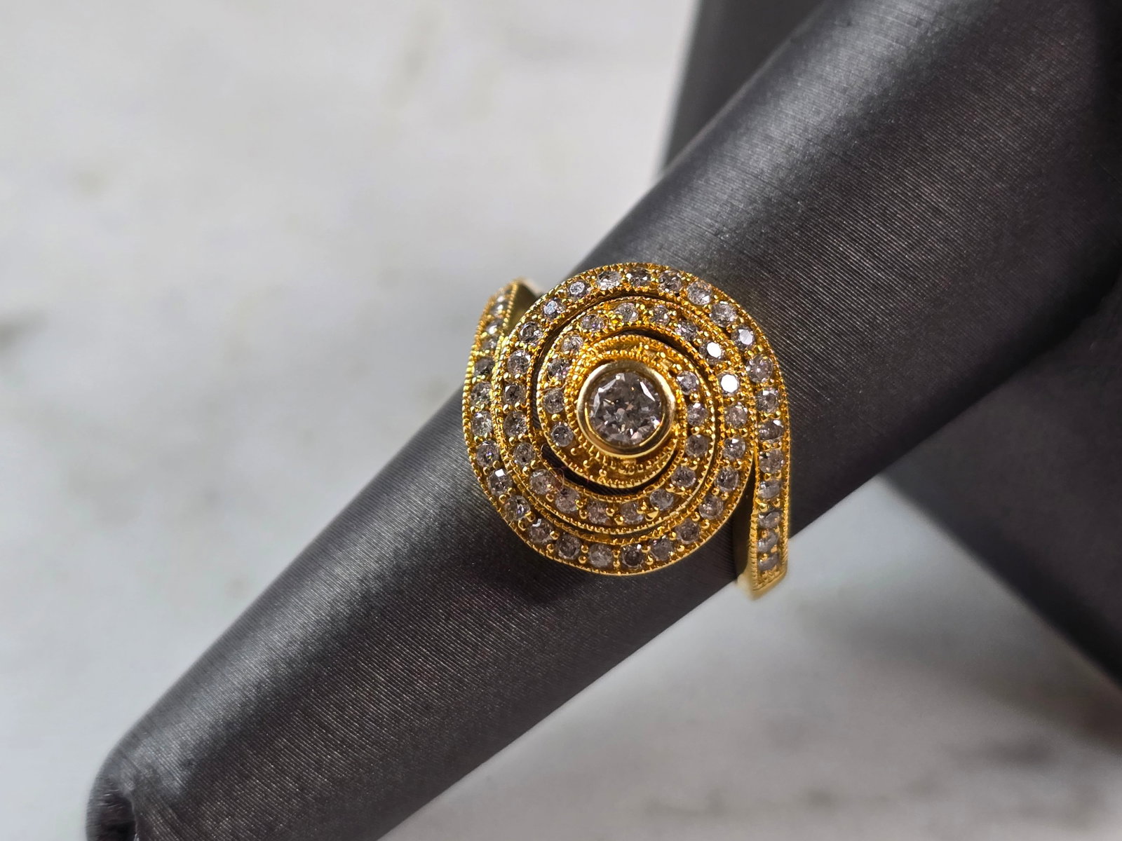 Womens Vintage Estate 14K Gold Modernist Diamond Ring: A WOMEN VINTAGE ESTATE 14K GOLD MODERNIST DIAMOND RING. THE RING IS A SIZE 7.75 AND WEIGHS 4.3g. THE CENTER DIAMOND IS ABOUT 0.10cts, WITH 61 TINY ACCENT DIAMONDS. THE WIDTH OF THE RING IS 5/8". THE R