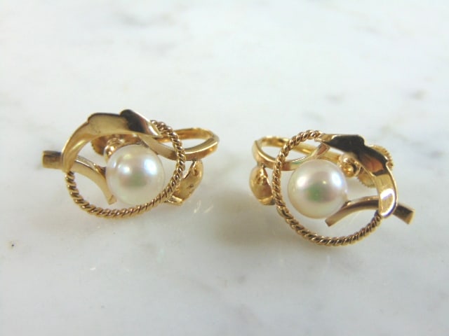 Pr Womens Vintage Estate 14K Yellow Gold Pearl Earrings (1 of 3)