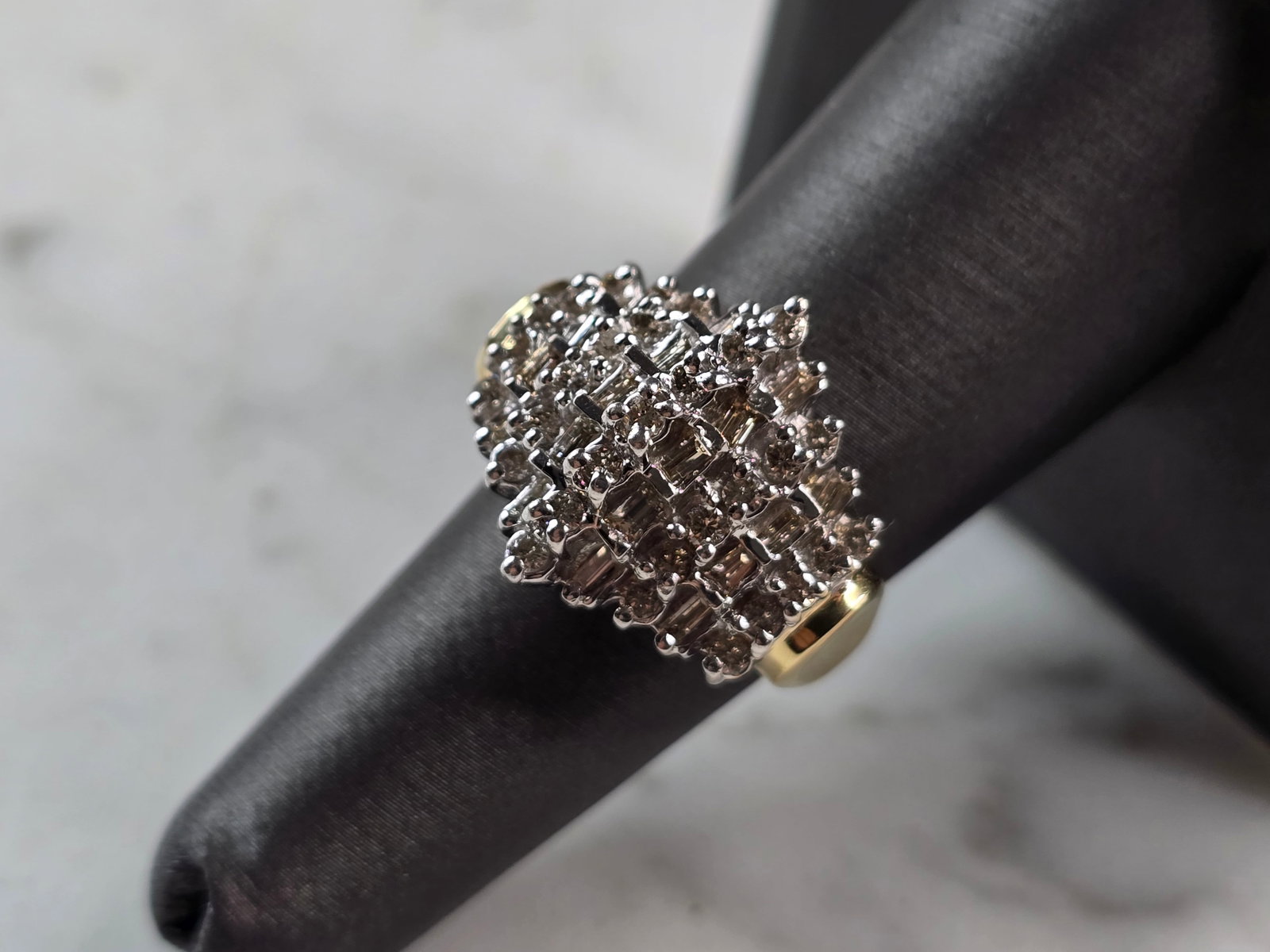 Womens Vintage Estate 14K Yellow Gold Modernist Diamond Cluster Ring: A WOMENS VINTAGE ESTATE 14K YELLOW GOLD MODERNIST DIAMOND CLUSTER RING. THE TOTAL WEIGHT IS 7.8g, AND IS A SIZE 7.0. THERE ARE 29 SMALL ROUND DIAMONDS, WITH 18 BAGUETTES. THE WIDTH OF THE RING IS 5/8"