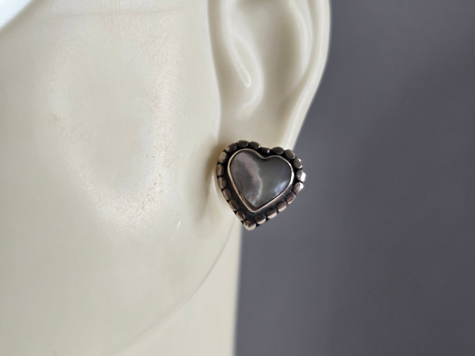 Womens Vintage Estate Sterling Silver MOP Heart Stud Earrings: A PAIR OF WOMENS STERLING SILVER MOTHER OF PEARL HEART STUD EARRINGS THAT WEIGH 3.3g AND MEASURES 3/8" BY 3/8". NOT SURE IF INLAY IS NATURAL OR MAN MADE. ANY QUESTIONS, PLEASE DO NOT HESITATE TO ASK. 
