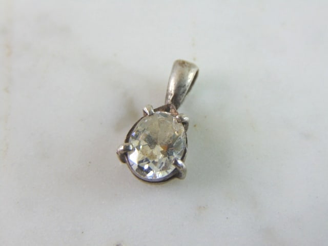 Womens Vintage Estate Sterling Silver CZ Pendant: FOR SALE IS THIS LOVELY VINTAGE STERLING SILVER CZ PENDANT. THE PENDANT WEIGHS 1.2g. THE PENDANT MEASURES 5/8" WIDE BY 1/4" LONG. MAKES A GREAT GIFT FOR THAT SPECIAL SOMEONE. ANY QUESTIONS, PLEASE DO 