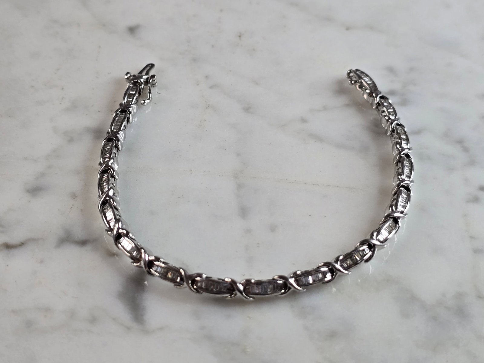 Womens Vintage Estate 10K White Gold Diamond Tennis Bracelet: A WOMENS VINTAGE ESTATE 10K WHITE GOLD DIAMOND TENNIS BRACELET . THE BRACELET MEASURES 7 1/8" LONG BY 3/16" WIDE, AND WEIGHS 10.9g. THEE ARE ABOUT 102 DIAMONDS IN THIS BRACELET. WOULD MAKE A GREAT GIF