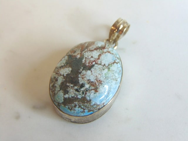 Womens Vintage Sterling Silver Chrysocolla Pendant: FOR SALE IS THIS LOVELY VINTAGE STERLING SILVER CHRYSOCOLLA COLORED PENDANT. NOT SURE IF STONES ARE REAL OR MAN MADE. THE PENDANT WEIGHS 9.8g. THE PENDANT MEASURES 1 5/8" WIDE BY 7/8" LONG. MAKES A GR