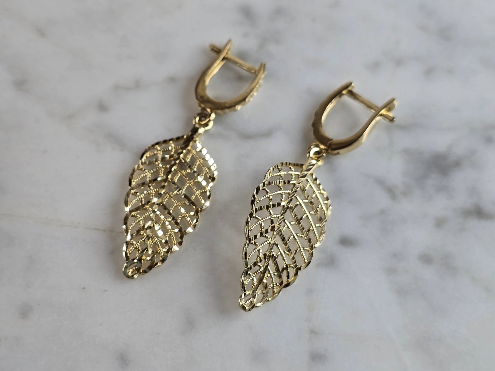 Pr Womens Vintage Estate 14K Gold Filigree Dangle Leaf Earrings (1 of 3)