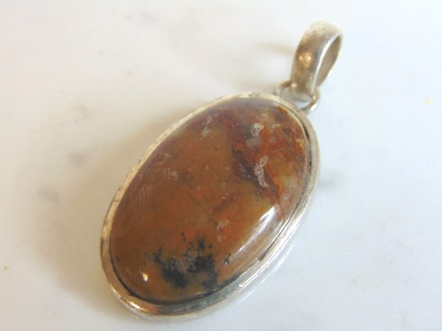 Womens Vintage Estate Sterling Silver Pendant: FOR SALE IS THIS LOVELY VINTAGE STERLING SILVER PENDANT. NOT SURE WHAT THE STONE IS. THE PENDANT WEIGHS 13.4g. THE PENDANT MEASURES 2" WIDE BY 7/8" LONG. MAKES A GREAT GIFT FOR THAT SPECIAL SOMEONE. A