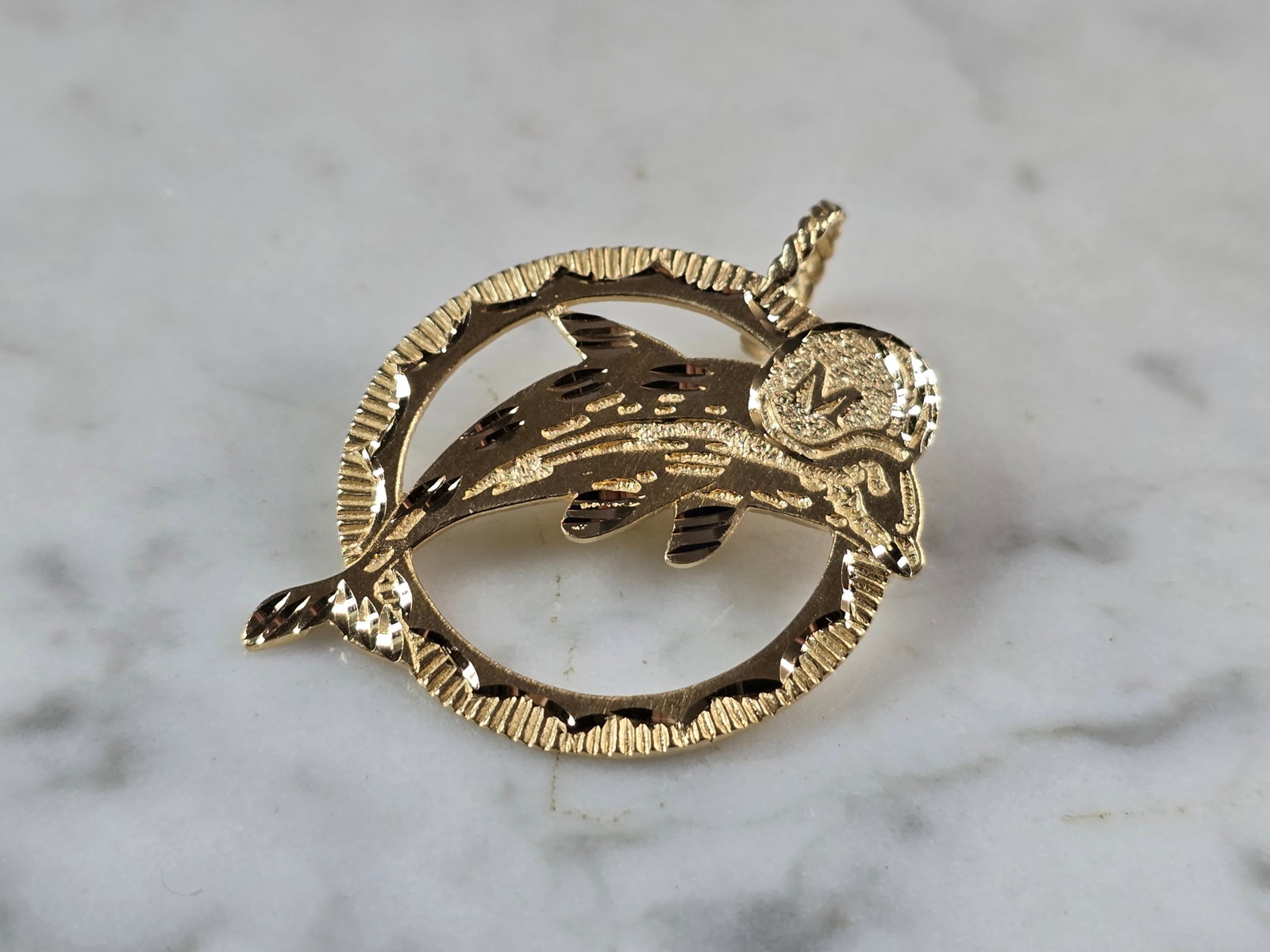 Mens Vintage Estate 14K Michael Anthony Miami Dolphins 86' Pendant: A MENS OR WOMENS VINTAGE ESTATE 14K YELLOW GOLD MIAMI DOLPHINS PENDANT THAT WAS MADE BY MICHAEL ANTHONY IN 1986. THE PENDANT WEIGHS 5.1g, AND MEASURES 1 5/8" LONG BY 1 1/8" WIDE. MAKES A GREAT GIFT FO